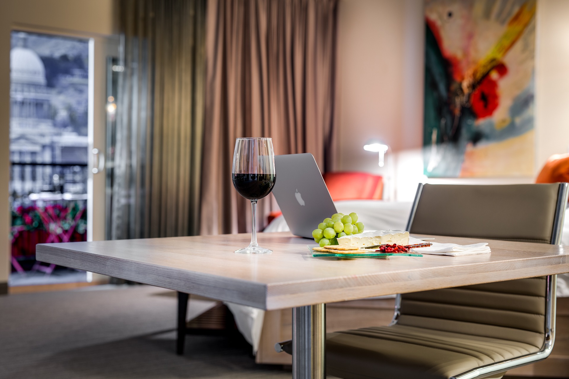 hotel-2400364_1920